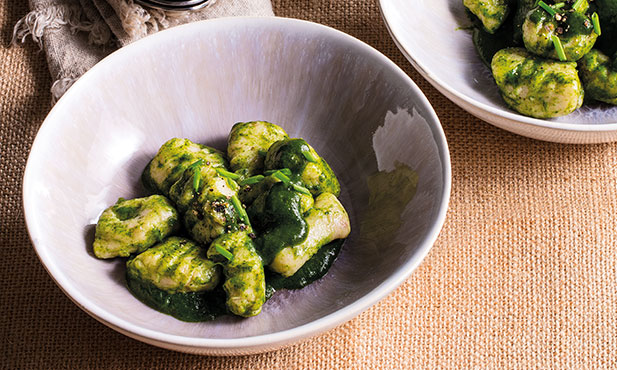 Gnocchi de castaño con crema de espinacas