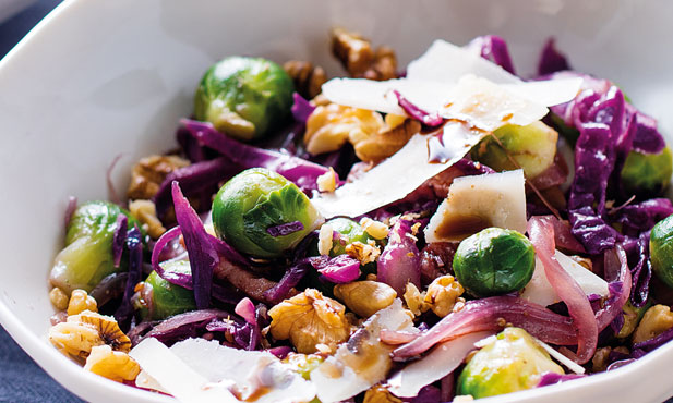 Ensalada de coliflor, queso y nueces