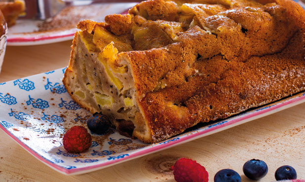 Pastel de manzana con almendra, miel y canela