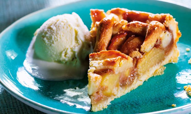 Tarta de manzana con caramelo salado